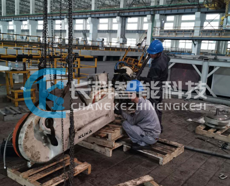 庫卡大型機(jī)械臂減速箱更換現(xiàn)場 庫卡大型機(jī)械臂減速箱更換現(xiàn)場